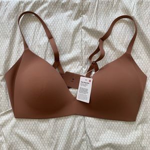 Lululemon NWT take shape bra hena
